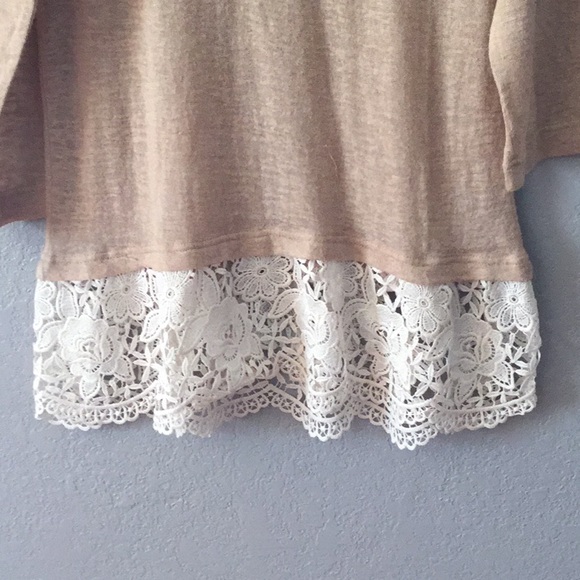 Light weight sweater with lace bottom - Picture 2 of 2